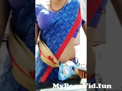 Hot Indian housewife in saree saree side navel saree pallu tuck in hip Hanky tuck sexy women from hot housewife hot navel saree Watch Video