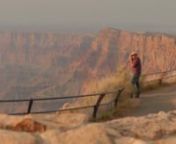 Het Nationaal park Grand Canyon is één van de oudste nationale parken in Amerika en ligt in de staat Arizona. Het park bevat de Grand Canyon, een diepe steile kloof uitgesneden door de rivier de Colorado, dat beschouwd wordt als één van de grootste natuurlijke wereld-wonderen. De Canyon werd gevormd door watererosie van de Colorado en is een uitgestrekt park met kleurrijke rosten die aan de oppervlakte komen. De Grand Canyon is meer dan 1600 meter diep en een grote toeristische attractie, vo