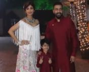 Diwali Special! Rewind to Shilpa Shetty and Raj Kundra’s starry Diwali Bash. Watch till the end. The family extended the festive vibes to the paparazzi, offering them Diwali laddoos. Shilpa Shetty looked gorgeous in a white off-shoulder blouse paired with a lehenga. The boys of the family, husband Raj and son Viaan, twinned in their shiny red kurta and white pyjamas. We know no one parties like the Bollywood and Shilpa Shetty and Raj threw a lavish Diwali bash for their friends from the indust
