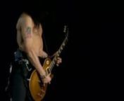 Video klip ini merupakan sebuah video klip yang belum pernah terpublikasi kan sebelum nya.dlm video ini Slash yang merupakan Gitaris Guns N Roses tampak hikmat mendengarkan suara merdu pe Dangdut indonesia