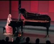 Elizabeth Sombart, pianiste, fondatrice et présidente de la Fondation Résonnance, Morges (Suisse).nntSite : http://www.resonnance.orgnn