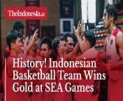 For the first time in history, the Indonesian basketball team won gold at the South East Asia (SEA) Games after defeating the Philippines on Sunday, May 22, 2022.&#60;br/&#62;&#60;br/&#62;The Indonesian Men&#39;s Basketball National Team 5x5 successfully completed the 4th quarter with 85-81. See more in the video.&#60;br/&#62;&#60;br/&#62;#SeaGames #IndonesianBasketballTeam #GoldMedal&#60;br/&#62;&#60;br/&#62;Voice Over / Video Editor: Aulia Hafisa / Praba Mustika&#60;br/&#62;==================================&#60;br/&#62;&#60;br/&#62;Homepage: https://www.suara.com&#60;br/&#62;Facebook Fan Page: https://www.facebook.com/suaradotcom&#60;br/&#62;Instagram:https://www.instagram.com/suaradotcom/&#60;br/&#62;Twitter:https://twitter.com/suaradotcom