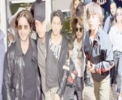 Shah Rukh Khan with Family Makes Quick Exit at Jamnagar Airport from Anant Ambani Bash, Video goes Viral on Social Media. Watch Out &#60;br/&#62; &#60;br/&#62;#ShahRukhKhan #GauriKhan #SRKSpotted &#60;br/&#62;~HT.99~PR.128~ED.141~