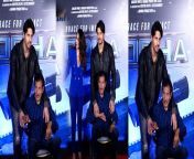 Sidharth Malhotra&#39;s family attend Yodha Screening, Sidharth&#39;s loving video with his Father Viral. watch video to know more &#60;br/&#62; &#60;br/&#62;#SidharthMalhotra #SidharthMalhotraFather #Yodha &#60;br/&#62;~HT.99~PR.132~ED.140~