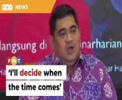 Shahelmey Yahya responds to Bung Moktar Radin calling for the former to vacate his Putatan parliamentary seat.&#60;br/&#62;&#60;br/&#62;&#60;br/&#62;Read More: &#60;br/&#62;https://freemalaysiatoday.com/category/nation/2024/03/17/ill-decide-when-the-time-comes-shahelmy-tells-bung/&#60;br/&#62;&#60;br/&#62;Laporan Lanjut: &#60;br/&#62;https://www.freemalaysiatoday.com/category/bahasa/tempatan/2024/03/17/faham-risiko-hilang-parlimen-putatan-shahelmey-buat-keputusan-bila-tiba-masa/&#60;br/&#62;&#60;br/&#62;&#60;br/&#62;Free Malaysia Today is an independent, bi-lingual news portal with a focus on Malaysian current affairs.&#60;br/&#62;&#60;br/&#62;Subscribe to our channel - http://bit.ly/2Qo08ry&#60;br/&#62;------------------------------------------------------------------------------------------------------------------------------------------------------&#60;br/&#62;Check us out at https://www.freemalaysiatoday.com&#60;br/&#62;Follow FMT on Facebook: https://bit.ly/49JJoo5&#60;br/&#62;Follow FMT on Dailymotion: https://bit.ly/2WGITHM&#60;br/&#62;Follow FMT on X: https://bit.ly/48zARSW &#60;br/&#62;Follow FMT on Instagram: https://bit.ly/48Cq76h&#60;br/&#62;Follow FMT on TikTok : https://bit.ly/3uKuQFp&#60;br/&#62;Follow FMT Berita on TikTok: https://bit.ly/48vpnQG &#60;br/&#62;Follow FMT Telegram - https://bit.ly/42VyzMX&#60;br/&#62;Follow FMT LinkedIn - https://bit.ly/42YytEb&#60;br/&#62;Follow FMT Lifestyle on Instagram: https://bit.ly/42WrsUj&#60;br/&#62;Follow FMT on WhatsApp: https://bit.ly/49GMbxW &#60;br/&#62;------------------------------------------------------------------------------------------------------------------------------------------------------&#60;br/&#62;Download FMT News App:&#60;br/&#62;Google Play – http://bit.ly/2YSuV46&#60;br/&#62;App Store – https://apple.co/2HNH7gZ&#60;br/&#62;Huawei AppGallery - https://bit.ly/2D2OpNP&#60;br/&#62;&#60;br/&#62;#FMTNews #ShahelmyYahya #Sabah #DeputyChiefMinister #Decide #WhenTimeComes #BungMokhtar