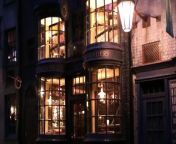 Jimmy and Higgins visit Ollivanders Wand Shop in Universal Orlando&#39;s new Wizarding World of Harry Potter.