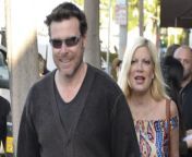 Tori Spelling has admitted she and Dean McDermott slept in separate beds for three years before they ended their marriage.