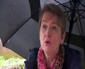 Shadow Home Secretary Yvette Cooper insists the government’s Rwanda bill is a “gimmick” and the money should instead be spent on “additional cross border police”. Report by Blairm. Like us on Facebook at http://www.facebook.com/itn and follow us on Twitter at http://twitter.com/itn