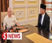 His Majesty Sultan Ibrahim, King of Malaysia, consented to grant an audience to KK Mart founder Datuk Seri Chai Kee Kan on Wednesday (April 3). His Majesty later issued a statement, saying that this is the last time he would have to stress on the socks issue involving the supermarket.&#60;br/&#62;&#60;br/&#62;Read more at https://shorturl.at/ikCP0&#60;br/&#62;&#60;br/&#62;WATCH MORE: https://thestartv.com/c/news&#60;br/&#62;SUBSCRIBE: https://cutt.ly/TheStar&#60;br/&#62;LIKE: https://fb.com/TheStarOnline