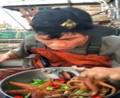 Chinese fisherman cooking &amp; eat fres seafood
