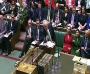 Sir Keir Starmer faces Boris Johnson across the Despatch Box at PMQs for the first time since the prime minister survived a confidence vote. The Labour leader challenged Mr Johnson’s claim that the government is building 48 new hospitals. Report by Jonesia. Like us on Facebook at http://www.facebook.com/itn and follow us on Twitter at http://twitter.com/itn