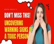 The video discusses six warning signs of a toxic person in one&#39;s life. These include disrespecting one&#39;s time, lack of boundaries, jealousy of one&#39;s success, feeling like one is walking on eggshells, not taking responsibility, and being emotionally draining. The video advises viewers to be aware of these warning signs and to set boundaries to protect their mental health. The video also suggests that viewers should reflect on whether they themselves are becoming toxic.