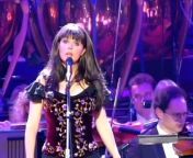 SARAH BRIGHTMAN: IN CONCERT — WHO WANTS TO LIVE FOREVER (BRIAN MAY) QUEEN MUSIC LTD. &#60;br/&#62;&#60;br/&#62;Starring: Sarah Brightman &#60;br/&#62;The English National Orchestra &#60;br/&#62;Leader: Matthew Scrivener &#60;br/&#62;Conducted by Paul Bateman &#60;br/&#62;Archives Footage Courtesy of PolyGram Video International &#60;br/&#62;Pearson Television International &#60;br/&#62;The Really Useful Theatre Company &#60;br/&#62;Eastwest Records GmbH &#60;br/&#62;BMG Entertainment UK &amp; Ireland Ltd &#60;br/&#62;Andrea BocelliAppears Courtesy of Insieme Records &amp; PolyGram Records &#60;br/&#62;Mixed by Alex ‘Hotmits’ Marcou at Abbey Road Studios &#60;br/&#62;Audio Post Production: David Wolley &#60;br/&#62;Edited by Elliot McAffery &#60;br/&#62;David Mallet &#60;br/&#62;Tim Waddell &#60;br/&#62;Executive Producers: Frank Peterson &#60;br/&#62;Sarah Brightman &#60;br/&#62;Producer: Rocky Oldham &#60;br/&#62;Director: David Mallet &#60;br/&#62;A SERPENT FILMS PRODUCTIONS &#60;br/&#62;© 1997 Peterson / Brightman &#60;br/&#62;DVD ~ SARAH BRIGHTMAN: IN CONCERT &#60;br/&#62;Film (1998) &#60;br/&#62;Directed By David Mallet &#60;br/&#62;Produced By Rocky Oldham For SERPENT FILM LTD. &#60;br/&#62;Photography: Simon Fowler. Design: STT! &#60;br/&#62;© 1997 Peterson / Brightman &#60;br/&#62;Packging © 1999 WEA INTERNATIONAL INC., A WARNER MUSIC GROUP COMPANY. &#60;br/&#62;ANDREA BOCELLI appears by courtesy of INSIEME S.R.L. &amp; POLYGRAM RECORDS. &#60;br/&#62;® “ANDREW LLOYD WEBBER” Is a Registered Trademark Owned by ANDREW LLOYD WEBBER. &#60;br/&#62;Manufactured In GERMANY &#60;br/&#62;W. WARNER MUSIC FACTURING EUROPE &#60;br/&#62;E EXEMPT FR0M CLASSIFICATION&#60;br/&#62;3984-21400-2&#60;br/&#62;WARNER MUSIC VISION&#60;br/&#62;Label: Warner Music Entertainment &#60;br/&#62;Picture Format: PAL 16:9 &#60;br/&#62;Region Code: 2/3/4/5/6 &#60;br/&#62;Disc Format: DVD-5 &#60;br/&#62;Dolby Digital 5.1 Surround Sound &#60;br/&#62;PCM Stereo &#60;br/&#62;LINEAR PCM STEREO &#60;br/&#62;&#39;Dolby&#39; and the double-D symbol are trademarks of Dolby Laboratories Licensing Corporation.&#60;br/&#62;Freigegeben &#60;br/&#62;ohne &#60;br/&#62;Altersbeschränkung &#60;br/&#62;gemäß § 7 &#60;br/&#62;JÖSchG &#60;br/&#62;FSK&#60;br/&#62;Duration: 4:11