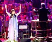 SARAH BRIGHTMAN: IN CONCERT — LES FILLES DE CADIZ– from CHANSON ESPAGNOL (DELIBES arranged by PAUL BATEMAN) PUBLIC DOMAIN. &#60;br/&#62;&#60;br/&#62;Starring: Sarah Brightman &#60;br/&#62;The English National Orchestra &#60;br/&#62;Leader: Matthew Scrivener &#60;br/&#62;Conducted by Paul Bateman &#60;br/&#62;Archives Footage Courtesy of PolyGram Video International &#60;br/&#62;Pearson Television International &#60;br/&#62;The Really Useful Theatre Company &#60;br/&#62;Eastwest Records GmbH &#60;br/&#62;BMG Entertainment UK &amp; Ireland Ltd &#60;br/&#62;Andrea BocelliAppears Courtesy of Insieme Records &amp; PolyGram Records &#60;br/&#62;Mixed by Alex ‘Hotmits’ Marcou at Abbey Road Studios &#60;br/&#62;Audio Post Production: David Wolley &#60;br/&#62;Edited by Elliot McAffery &#60;br/&#62;David Mallet &#60;br/&#62;Tim Waddell &#60;br/&#62;Executive Producers: Frank Peterson &#60;br/&#62;Sarah Brightman &#60;br/&#62;Producer: Rocky Oldham &#60;br/&#62;Director: David Mallet &#60;br/&#62;A SERPENT FILMS PRODUCTIONS &#60;br/&#62;© 1997 Peterson / Brightman &#60;br/&#62;DVD ~ SARAH BRIGHTMAN: IN CONCERT &#60;br/&#62;Film (1998) &#60;br/&#62;Directed By David Mallet &#60;br/&#62;Produced By Rocky Oldham For SERPENT FILM LTD. &#60;br/&#62;Photography: Simon Fowler. Design: STT! &#60;br/&#62;© 1997 Peterson / Brightman &#60;br/&#62;Packging © 1999 WEA INTERNATIONAL INC., A WARNER MUSIC GROUP COMPANY. &#60;br/&#62;ANDREA BOCELLI appears by courtesy of INSIEME S.R.L. &amp; POLYGRAM RECORDS. &#60;br/&#62;® “ANDREW LLOYD WEBBER” Is a Registered Trademark Owned by ANDREW LLOYD WEBBER. &#60;br/&#62;Manufactured In GERMANY &#60;br/&#62;W. WARNER MUSIC FACTURING EUROPE &#60;br/&#62;E EXEMPT FR0M CLASSIFICATION&#60;br/&#62;3984-21400-2&#60;br/&#62;WARNER MUSIC VISION&#60;br/&#62;Label: Warner Music Entertainment &#60;br/&#62;Picture Format: PAL 16:9 &#60;br/&#62;Region Code: 2/3/4/5/6 &#60;br/&#62;Disc Format: DVD-5 &#60;br/&#62;Dolby Digital 5.1 Surround Sound &#60;br/&#62;PCM Stereo &#60;br/&#62;LINEAR PCM STEREO &#60;br/&#62;&#39;Dolby&#39; and the double-D symbol are trademarks of Dolby Laboratories Licensing Corporation.&#60;br/&#62;Freigegeben &#60;br/&#62;ohne &#60;br/&#62;Altersbeschränkung &#60;br/&#62;gemäß § 7 &#60;br/&#62;JÖSchG &#60;br/&#62;FSK&#60;br/&#62;Duration: 4:06