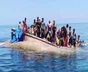 Sixty nine Rohingya refugees, clinging to the upturned hull of a boat, were rescued at sea on Thursday off Indonesia&#39;s Aceh region after their ship sank. COMPLÈTENT 34LX2LH