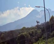 This footage shows Europe&#39;s largest active volcano putting on a rare and spectacular “smoke ring”display.&#60;br/&#62;Holidaymakers caught the moment Mount Etna in Sicily, Italy blew rare volcanic vortex rings into the sky.&#60;br/&#62;Full story at LondonWorld.com (Video via SWNS)