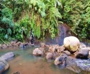 Build a shelter in a clear mountain spring river&#124;&#124;Solo camping-Bushcraft&#60;br/&#62;&#60;br/&#62;This time I built a shelter in a river where the water comes directly from mountain springs which is very clear and cold, the atmosphere is comfortable, calm and serene. In the morning I immediately try to swim and enjoy the cool water.&#60;br/&#62; Enjoy watching, hope it&#39;s entertaining, don&#39;t forget to comment to give input, OK?&#60;br/&#62;&#60;br/&#62;&#60;br/&#62;&#60;br/&#62;#campingovernight&#60;br/&#62;#campinghujanderas&#60;br/&#62;#camping in the forest&#60;br/&#62;#SumatraForest&#60;br/&#62;#campingwiththunderstorm&#60;br/&#62;#campingwithheavyrain&#60;br/&#62; #campingwithrainstorm&#60;br/&#62;#soundofheawyrain&#60;br/&#62;#campingsolo&#60;br/&#62;#campingandfishing&#60;br/&#62;#hujandihutan&#60;br/&#62;#camping in the forest&#60;br/&#62;#night in the forest&#60;br/&#62;#campingsolo&#60;br/&#62;#camping&#60;br/&#62;#uu&#60;br/&#62;#Relax&#60;br/&#62;#solocamp&#60;br/&#62;#ASMR&#60;br/&#62;#solocampinghujanderas&#60;br/&#62;#campinghaviintherain&#60;br/&#62;#bushcraft&#60;br/&#62;#adventure&#60;br/&#62;#outdoors&#60;br/&#62;#heavy rain&#60;br/&#62;#shelter