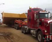 Transporting the bucket of a Caterpillar 747