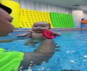 Cute Baby swimming in pool(1) from dwsafio da piscina pool