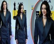 Grazia Awards 2024: Ananya Pandey gets trolled for her look, Fans claimed that Its Aditya&#39;s Coat. Watch Video to know more &#60;br/&#62; &#60;br/&#62;#GraziaAwards2024 #AnanyaPandey #AdityaRoyKapoor &#60;br/&#62;&#60;br/&#62;~PR.132~ED.140~